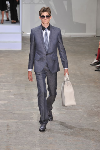 Louis Vuitton / - 2009